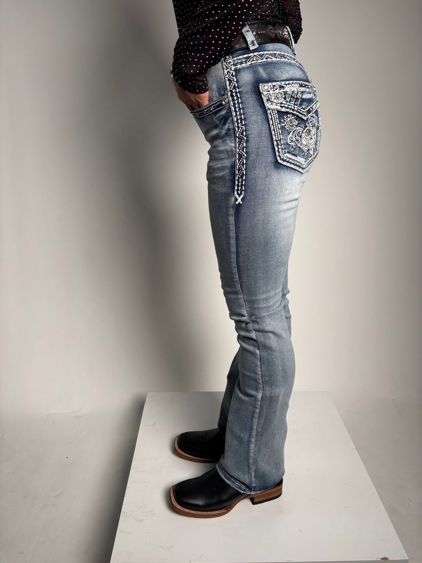 Women's Mid Rise Rose Rhinestone Stretch Bootcut Jeans - Xecondo