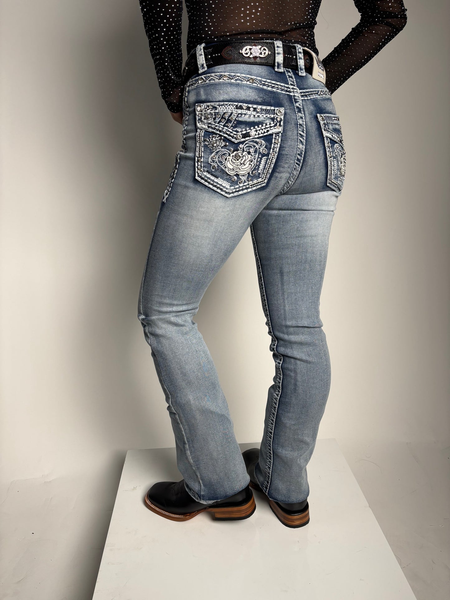Women's Mid Rise Rose Rhinestone Stretch Bootcut Jeans - Xecondo