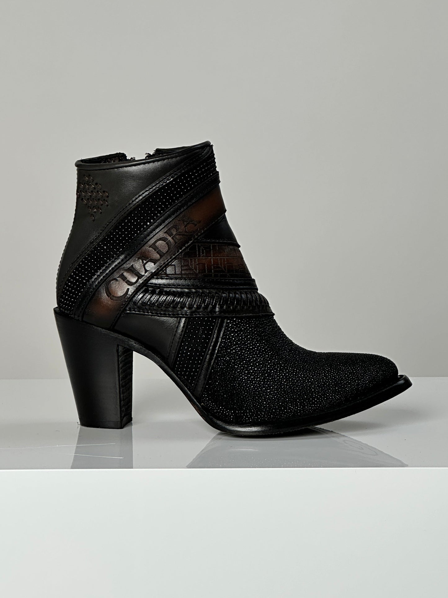 Cuadra Women's Black Stingray Laser Round Toe Boot