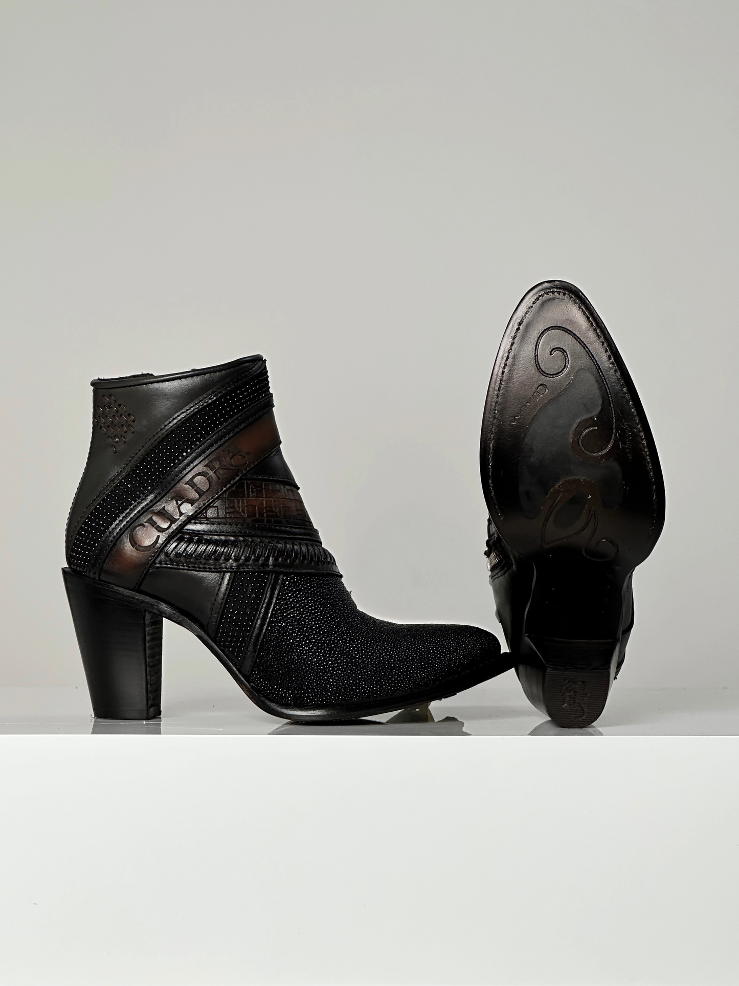 Cuadra Women's Black Stingray Laser Round Toe Boot